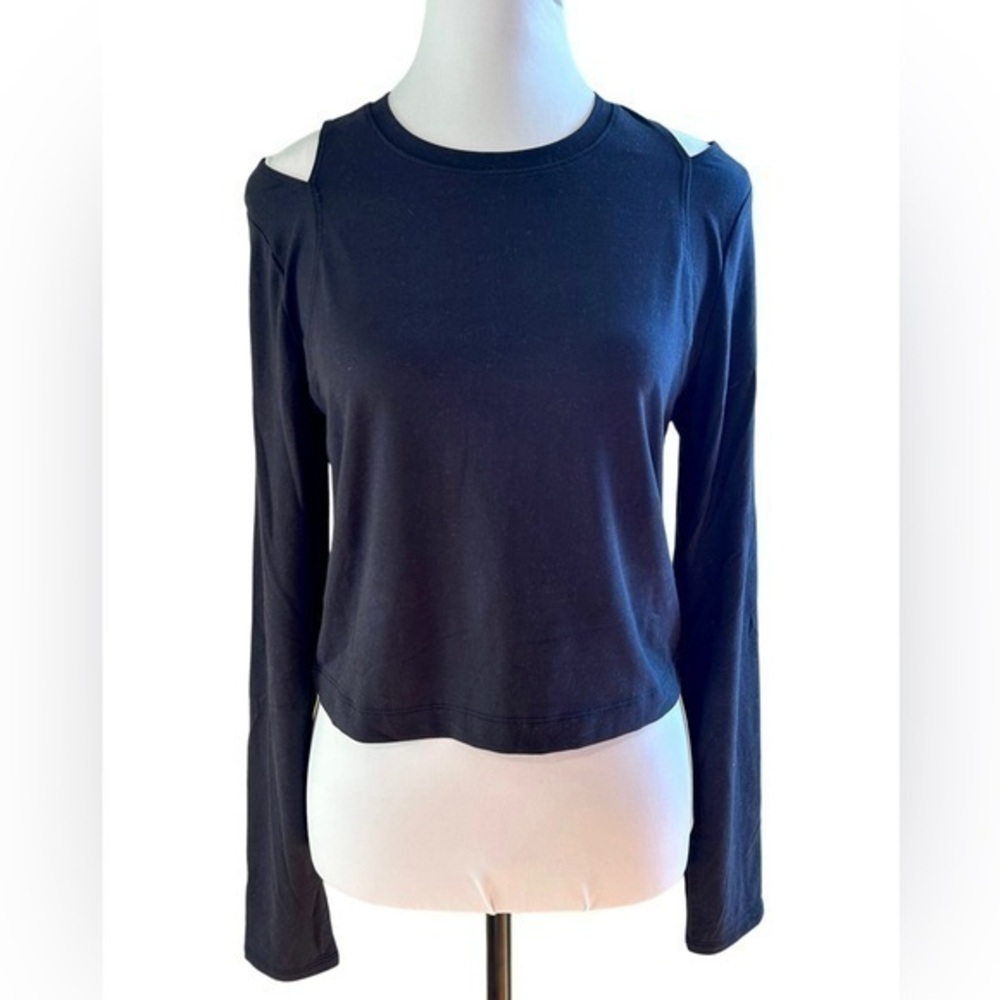 NWT Ladies ‘All in Motion’ Crop Top With Cut-out Shoulders - Size Medium 🖤